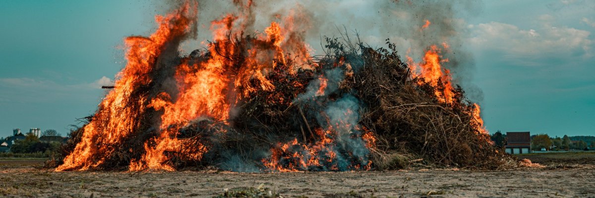 Osterfeuer Feuerwehr Borgholzhausen Osterfeuer Feuerwehr Borgholzhausen