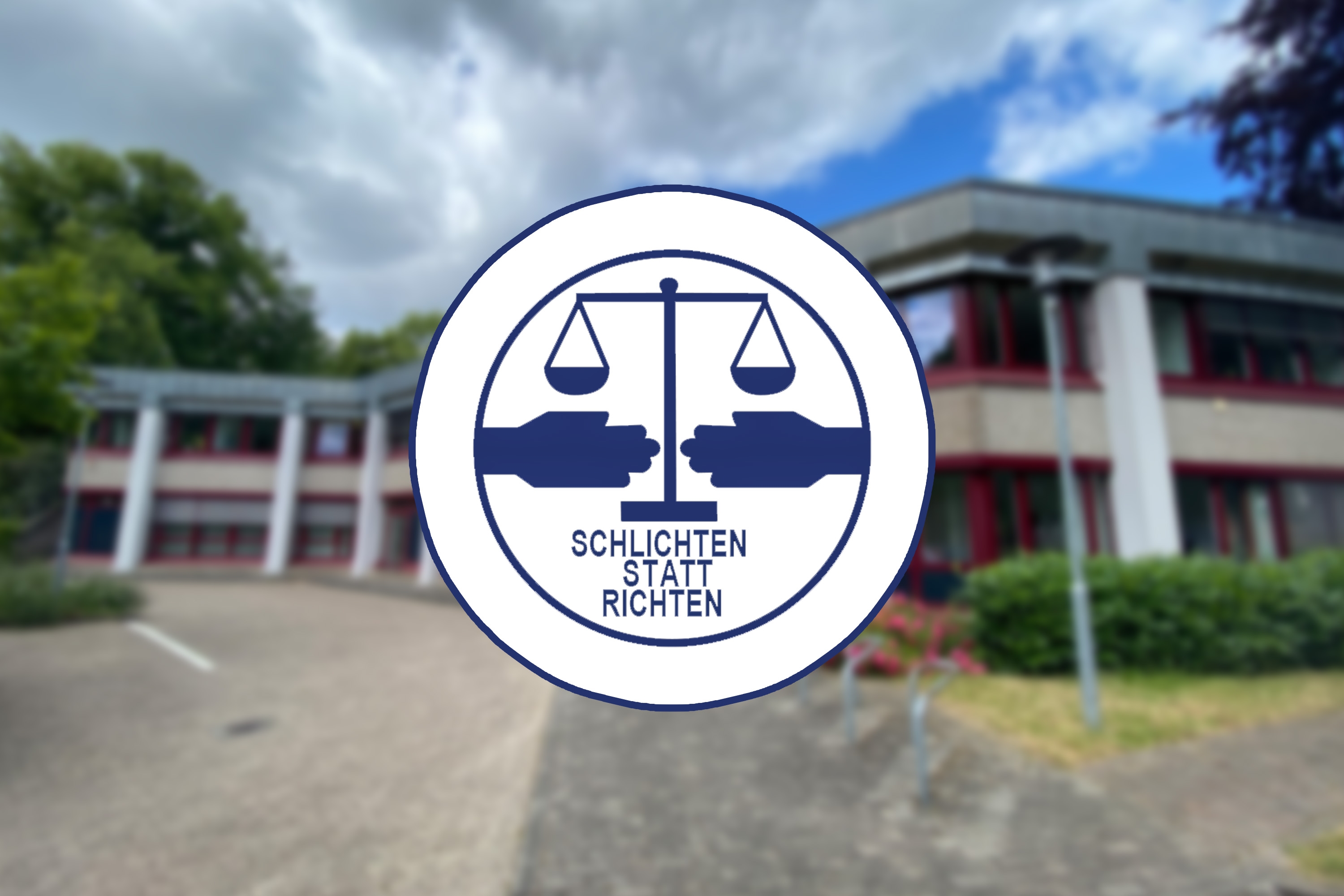 Logo Schiedsamt vor Rathaus